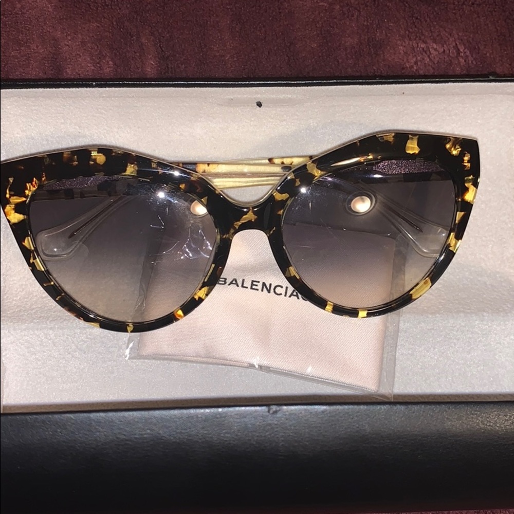 Balenciaga sunnies